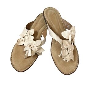 Clarks Bendable Metallic Ivory Leather Floral Comfort Sandals Womens Size 8.5